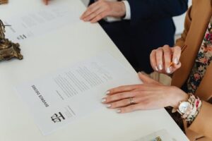 couple signing a divorce paper